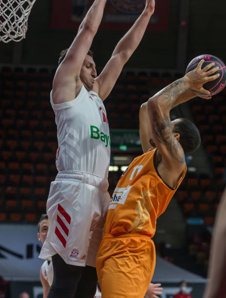 纸面上的实 纸面上的实