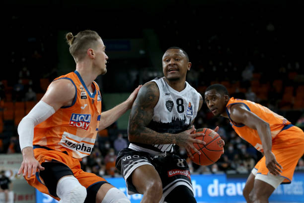 在关键比赛 在关键比赛